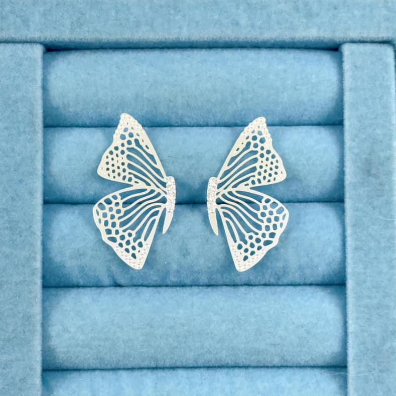 Brinco Asa de Borboleta - Banhado a Prata - Feminino Delicado Minimalista Liberdade Transformação