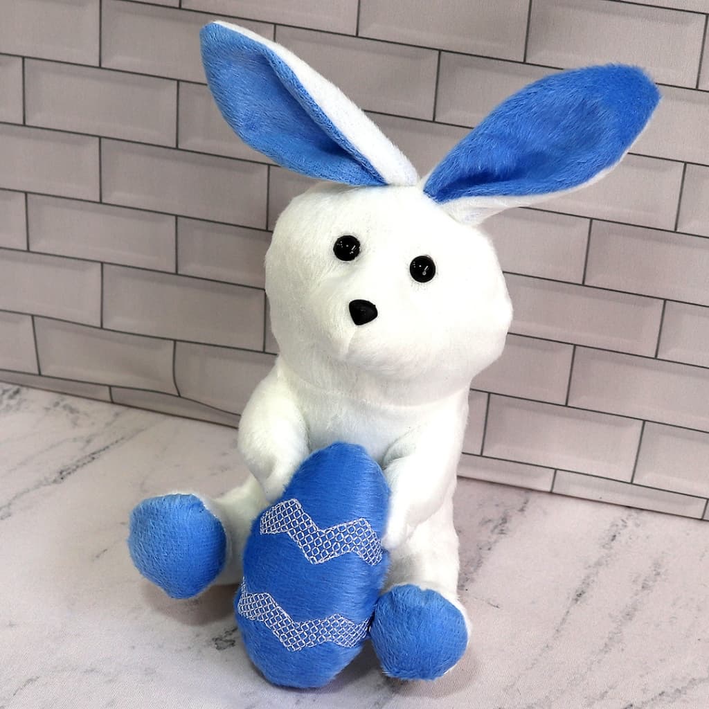 Coelhinho de Pelúcia com Ovo de Páscoa - 21 Centímetros - Azul -