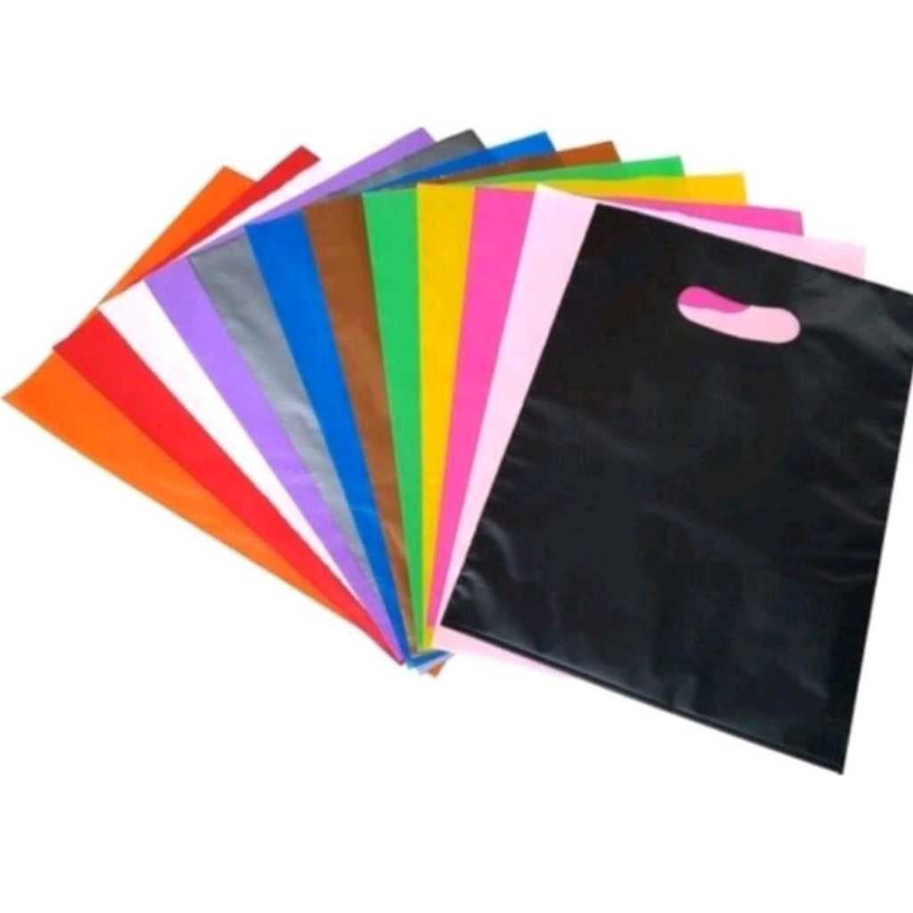 100 unidades de sacolas boca de palhaço vários tamanhos e cores.