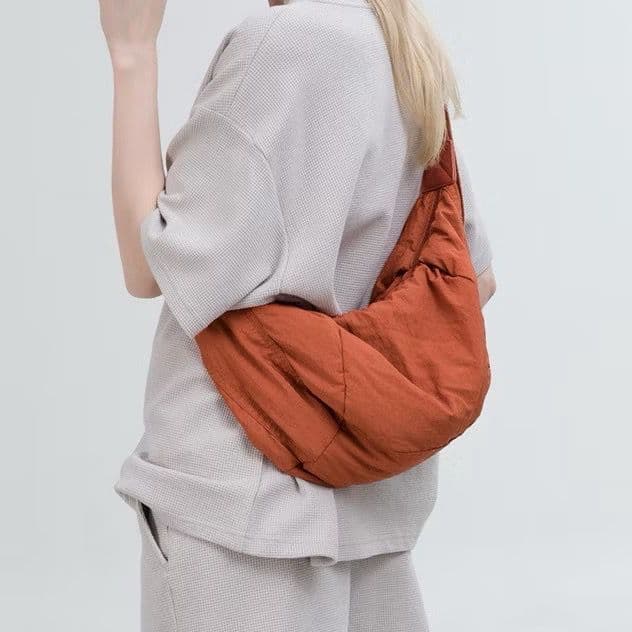 Bolsa Feminina Transversal Nylon Meia-Lua Grande Capacidade, Multiuso e Resistente | Estilo Versátil