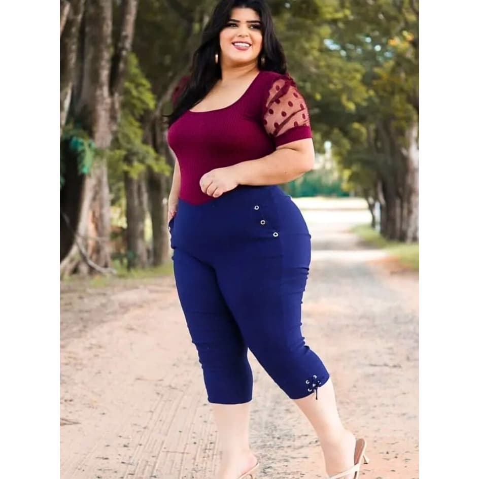 Calça Capri Feminino Com Detalhes No Bolso Plus Size