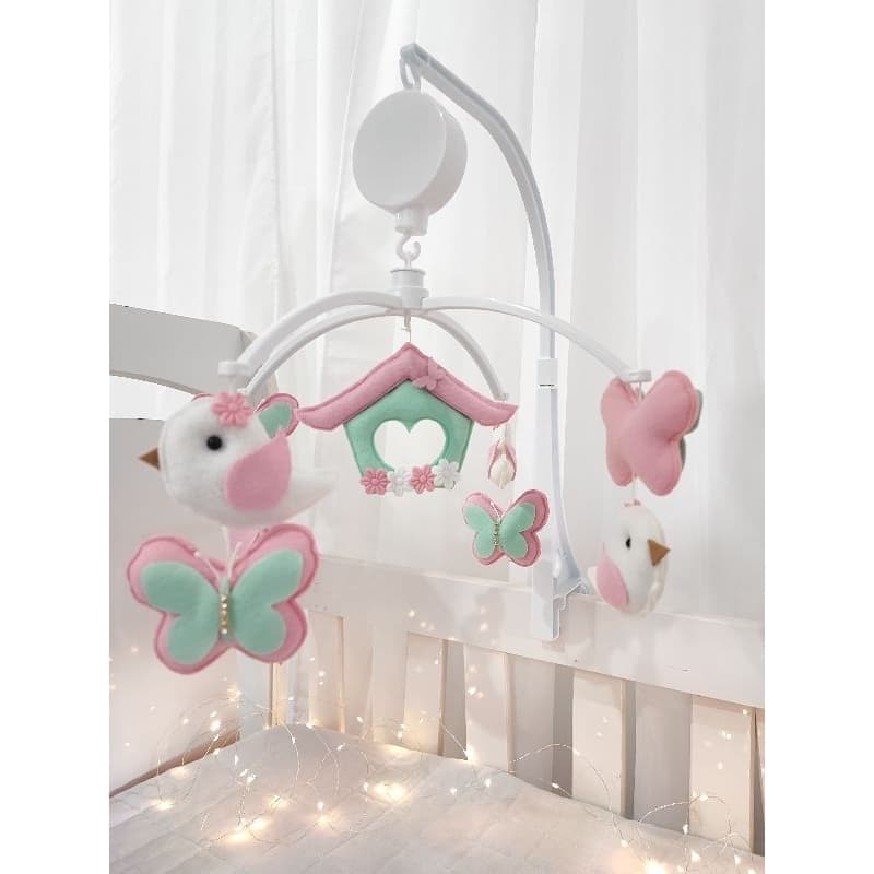 Móbile JARDIM ENCANTADO - Casinha Borboleta e Passarinhos- PERSONALIZADO, MUSICAL E GIRATÓRIO