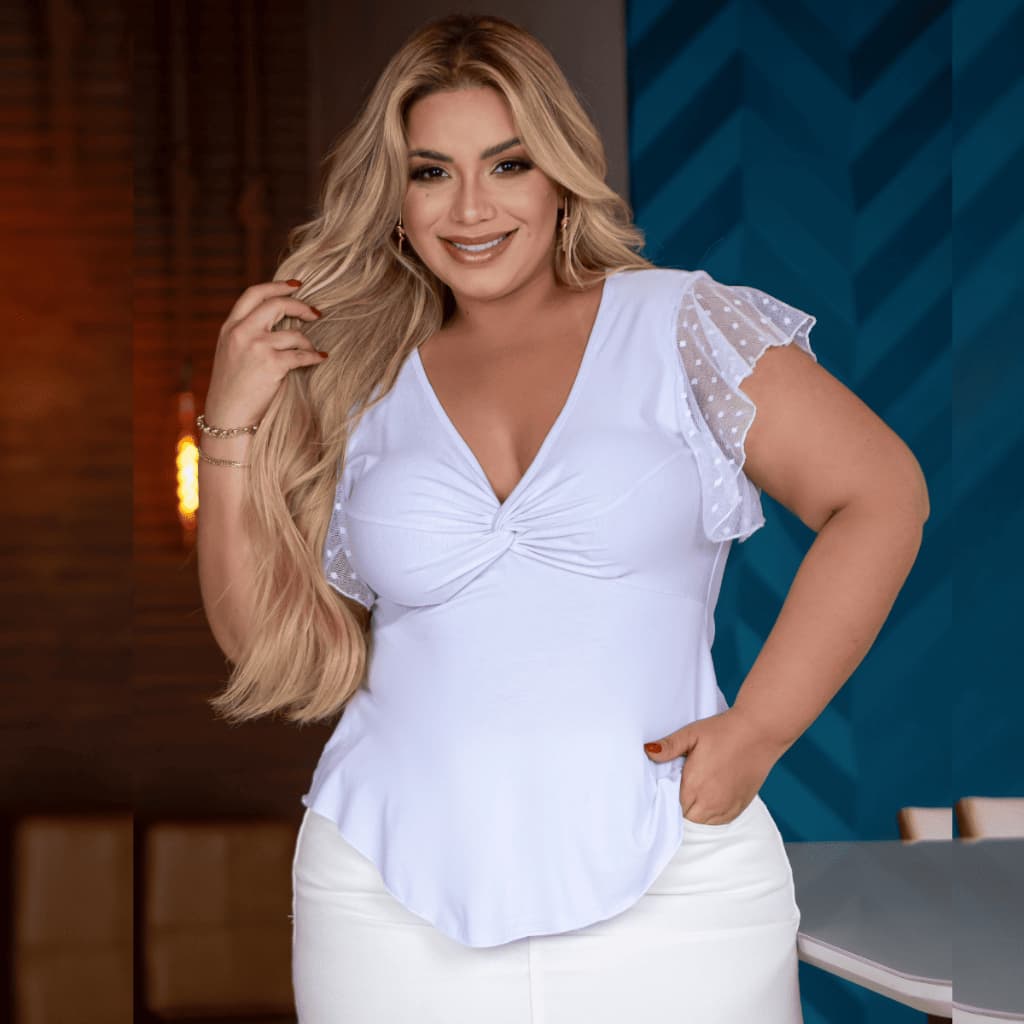 Blusa Plus Size Canelada Decote Transpassado em Nó Manga Bufante de Tule