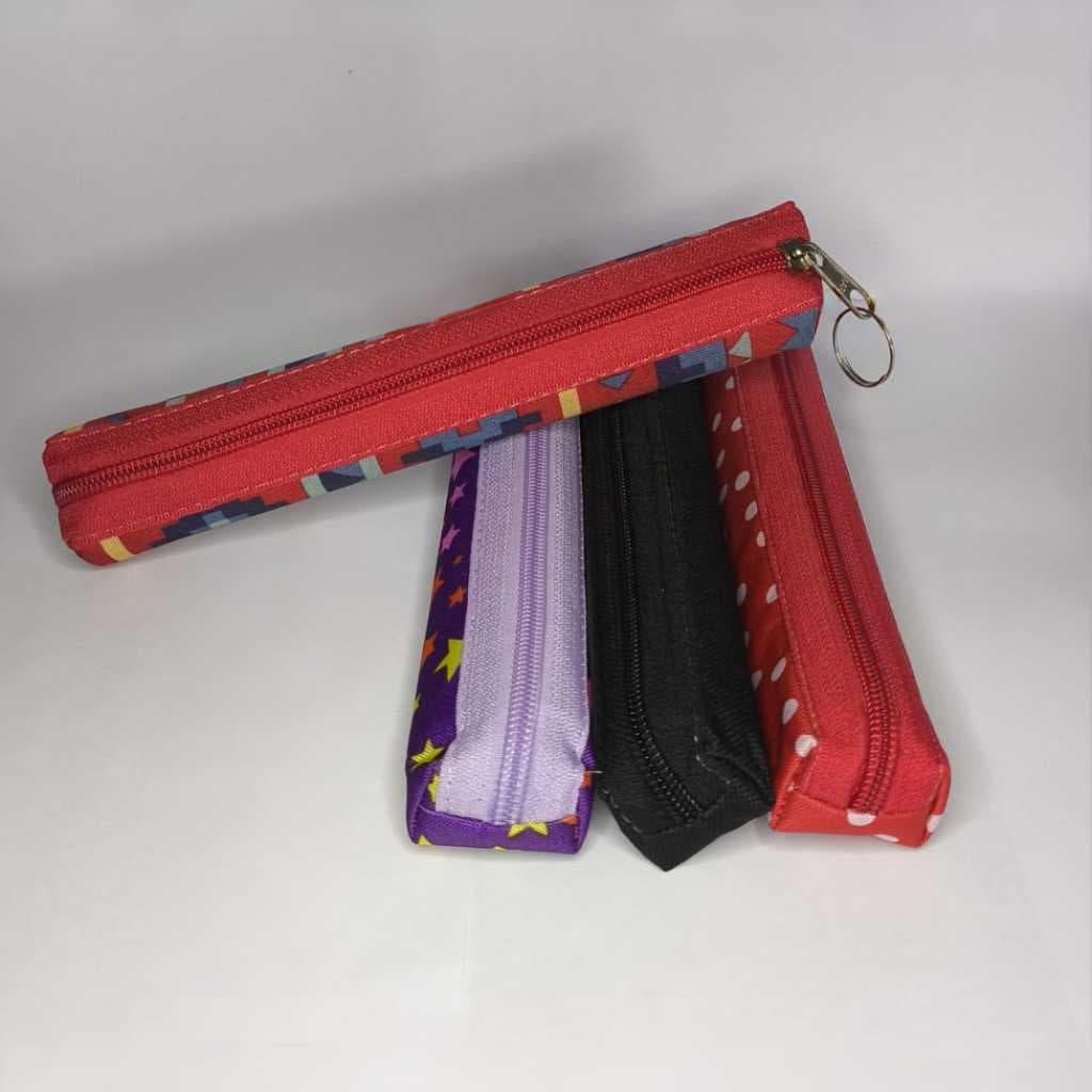 Estojo Universitário Adulto e Infantil Unissex Zíper, Com Desenhos e Cor Única, Resistente 20x4x3cm Confecções Michele.