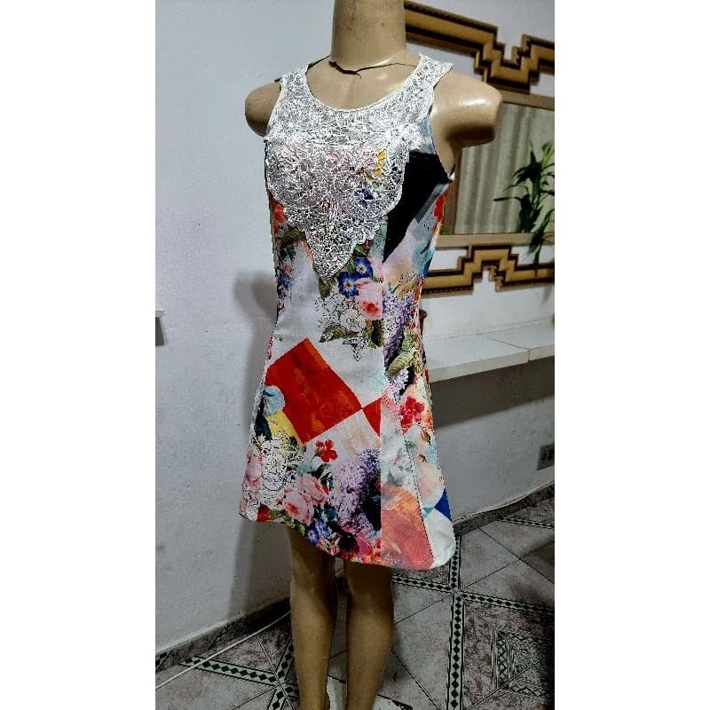 Vestido Feminino Estampado Moda Verão Cores Viva com Bordado e Tule Tamanho P