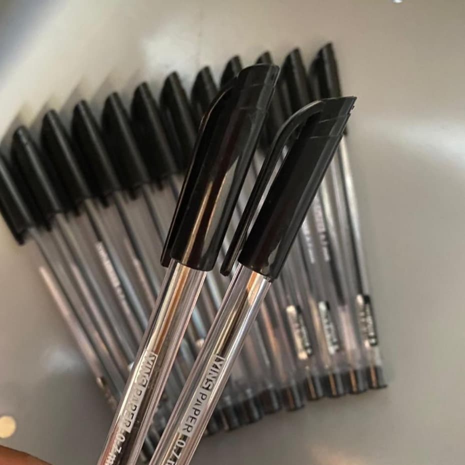 kit com 20  Canetas esferográfica 0.7 yinlux volta as aulas ponta fina formato sextavado