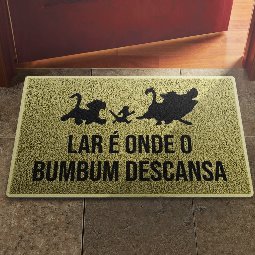 Tapete Capacho Lar é Onde o Bumbum Descansa Pumba O Rei Leão Timão e Pumba