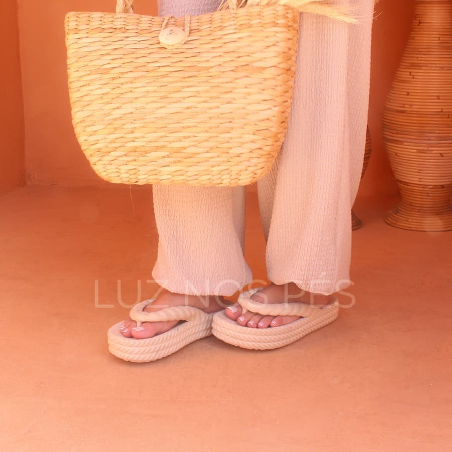 Chinelo Trançado Plataforma - Charme e Conforto