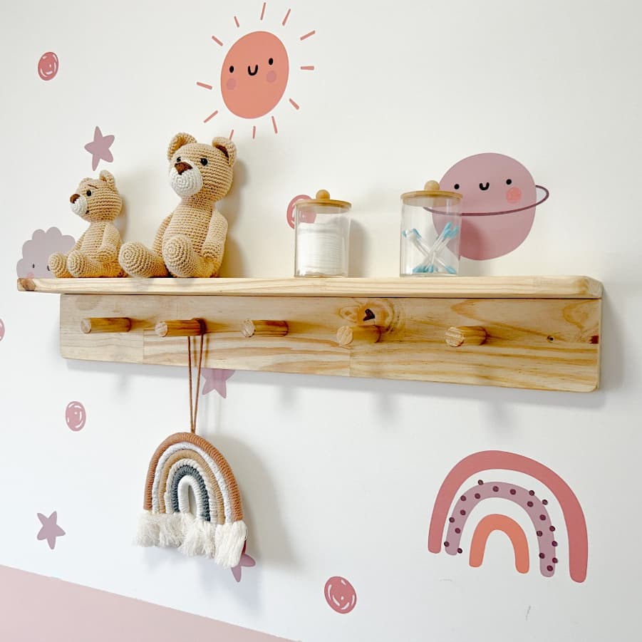 Cabideiro Infantil Montessori 80cm em Madeira Prateleira com Ganchos Decoração Organização do Quarto