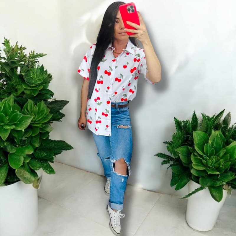 Camisa Camiseta Blusa Social de Botão Manga Curta Feminina Estampada Cereja Cherries Branca