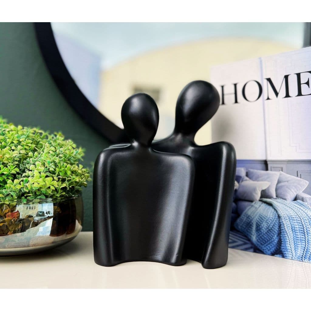 ESTATUETA CASAL ACONCHEGO PRETO FOSCO DECORAÇÃO MODERNO ELEGANTE LUXO