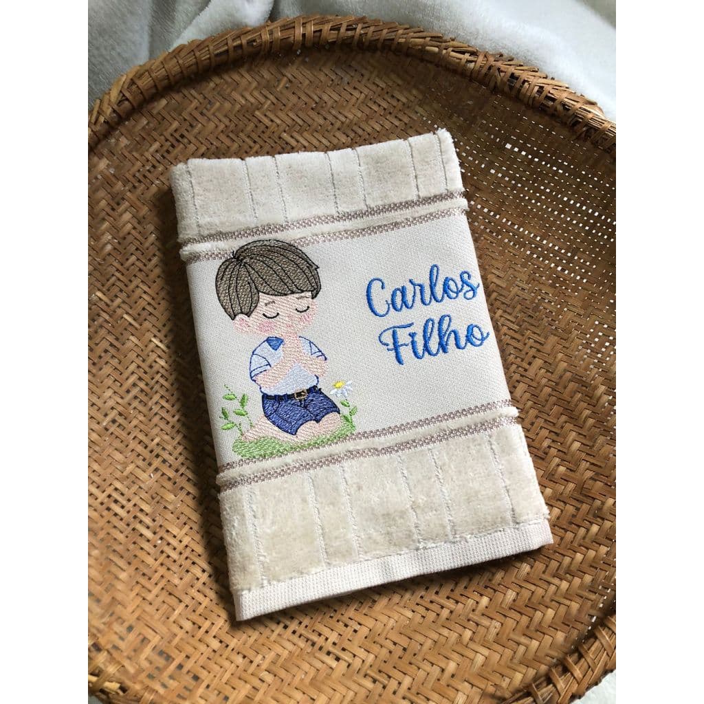 Toalha de mão bordada menino rezando batismo primeira comunhão nome personalizado