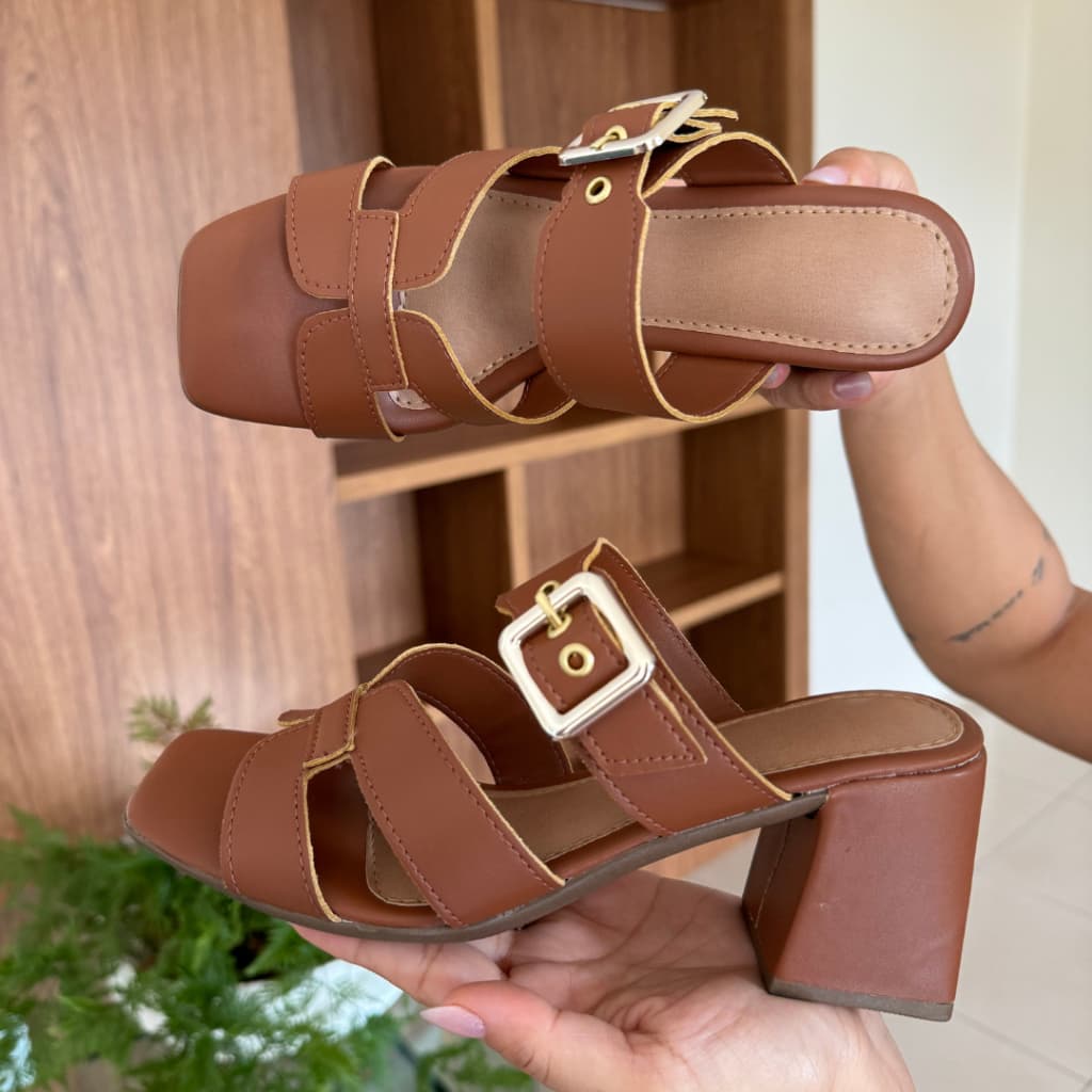 Sandália Feminina  salto  com fivela