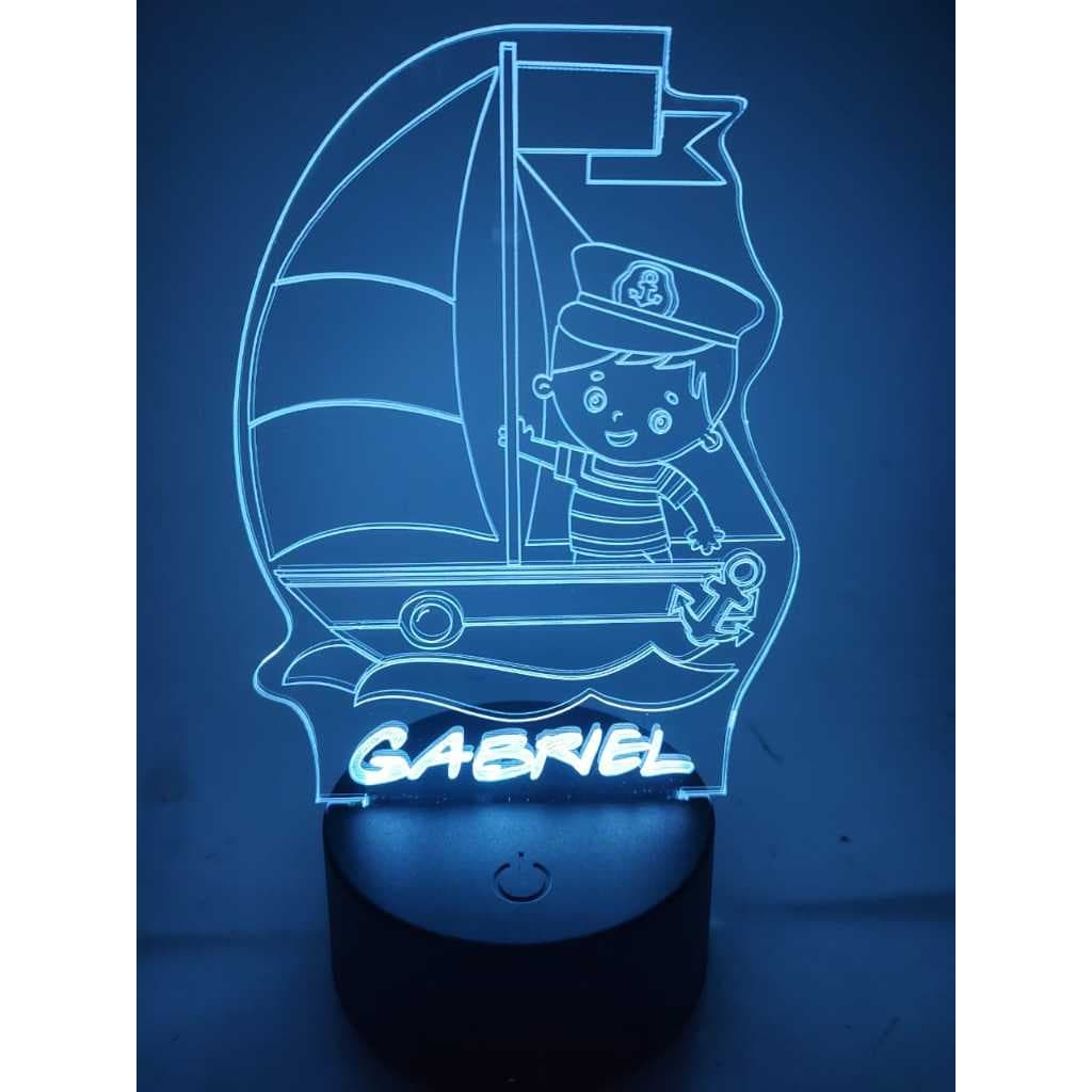 Luminária de mesa Barquinho e Marinheiro com nome personalizado 16 cores USB e controle