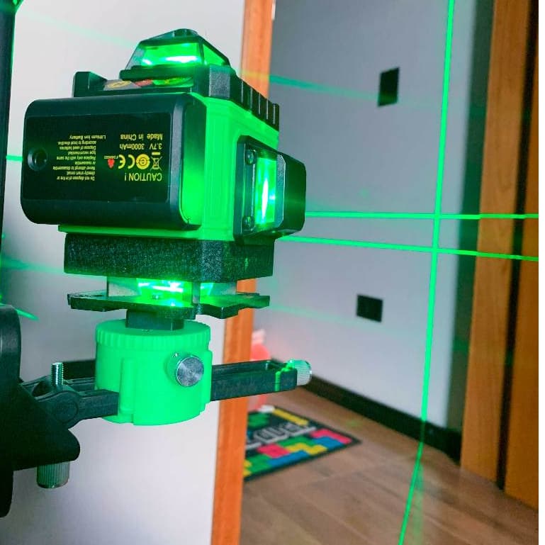 Nível a Laser 16 Linhas Profissional + controle remoto + suporte magnético