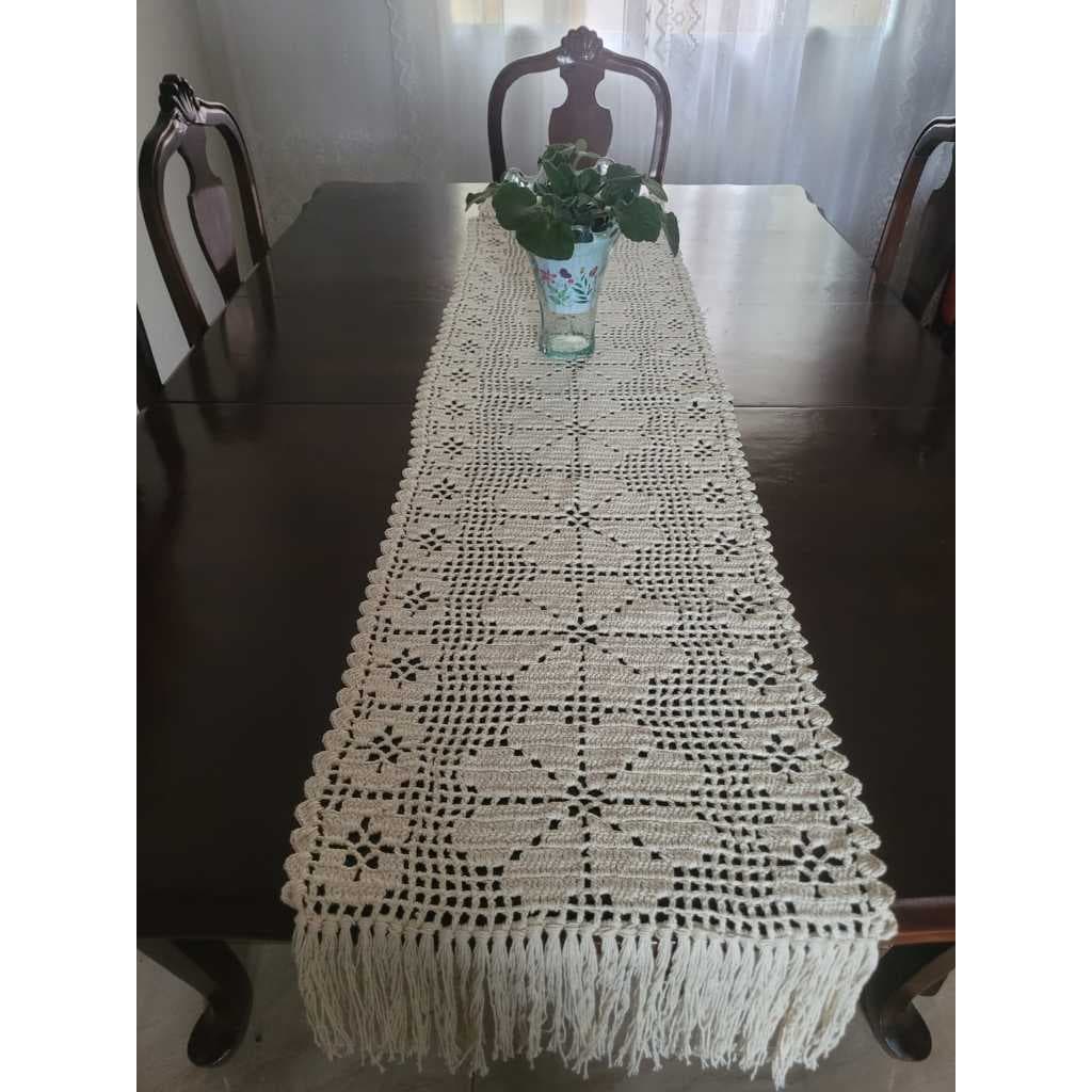 Caminho de Mesa em Crochê Artesanal, Barbante Fino. 1,60 Metros