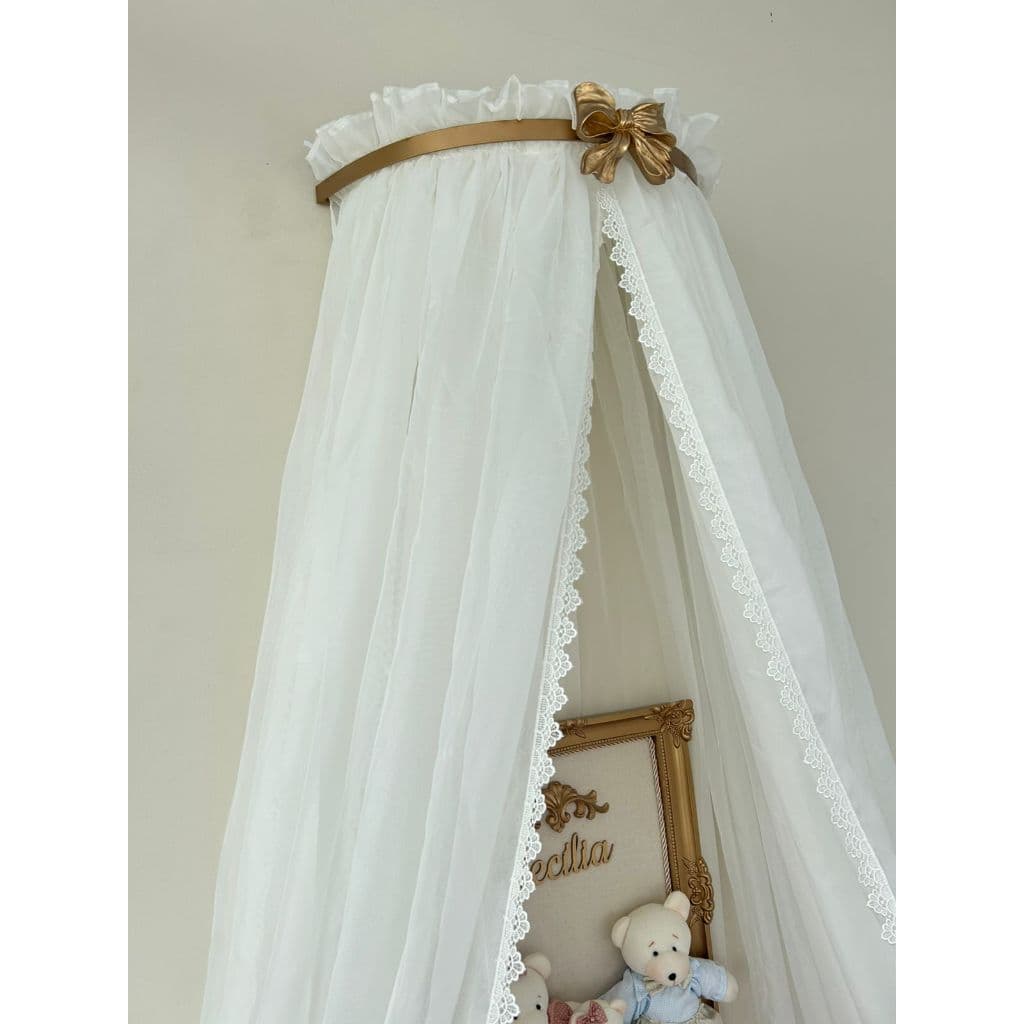 Dossel de Laço Dourado com Mosquiteiro Voal Off White Palha Creme