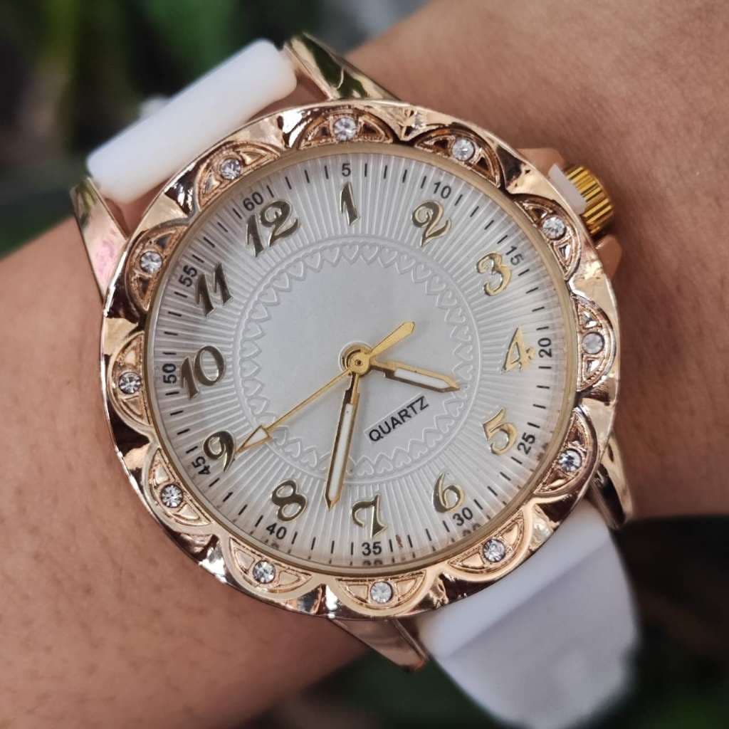 Borboleta Relógios femininos A pulseira de silicone do relógio é suave e popular entre o público