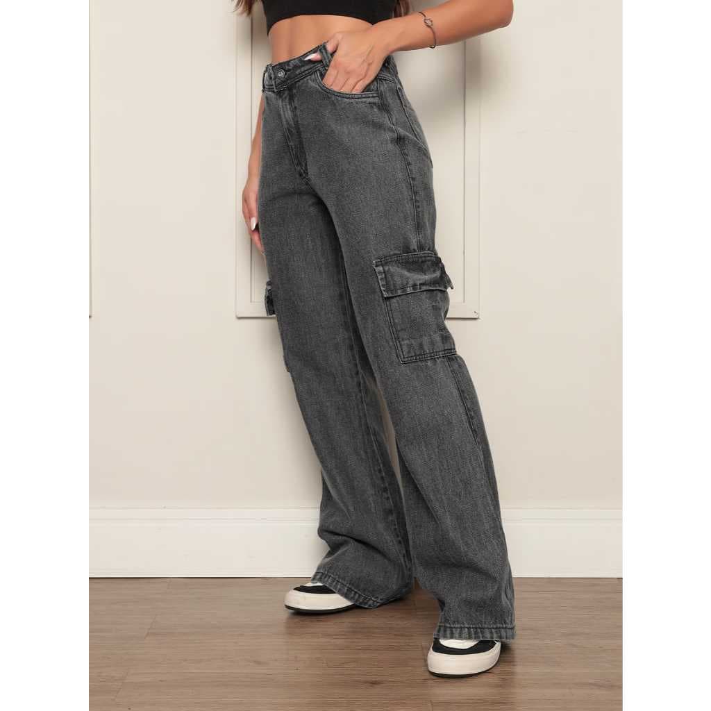 calça cargo grafite cargo jeans feminina com bolsos laterais da moda moda casual chic.