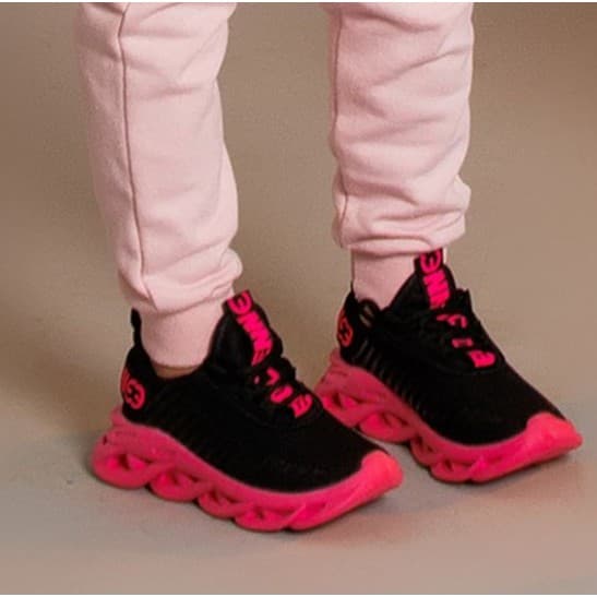 Tênis Infantil Dia a Dia Atividades Diárias Conforto e Estilo para sua Pequena Cor: Preto com Pink