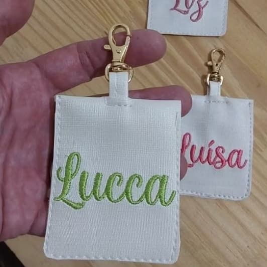 Lindo Kit de dois chaveiros TAG identificação NOME SIMPLES para pendurar na bolsa, mala, mochila.