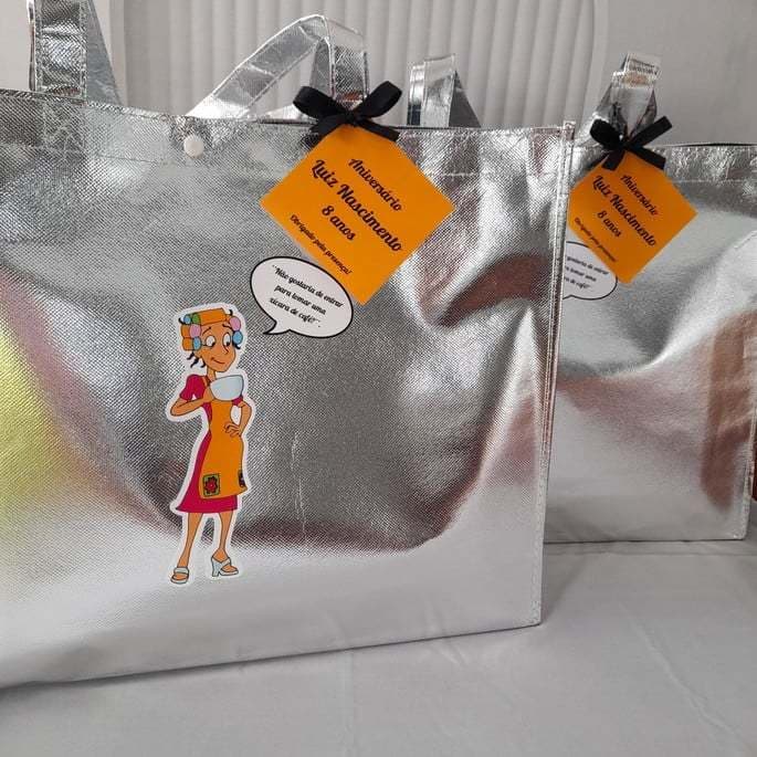 Sacola Tnt Metalizada Personalizada P ( pacote com 10 unidades )
