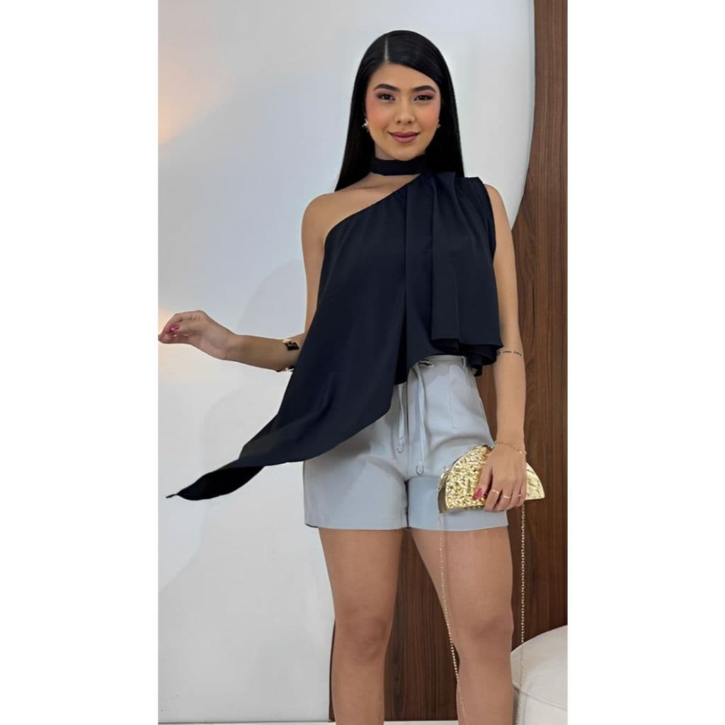 Blusinha cropped faixa assimetrica amarracao no pescoco