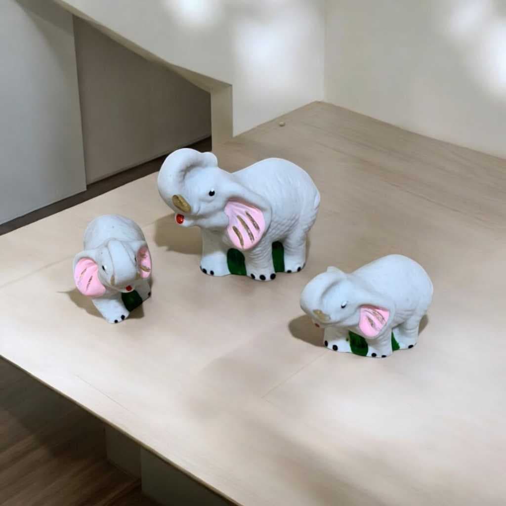Trio Elefante Miniatura Porcelana Enfeite Decoração Casa Familia Eelefante