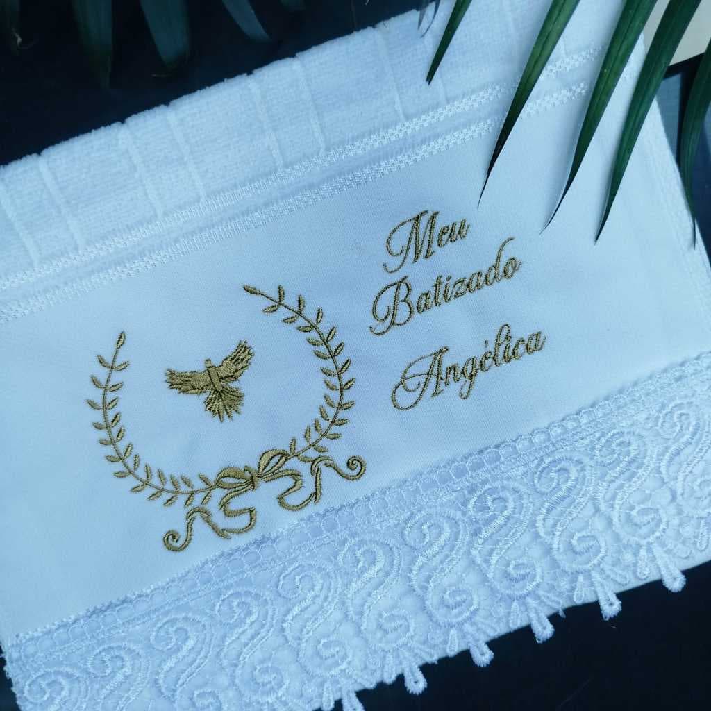 Toalha para batizado batismo bordada com renda
