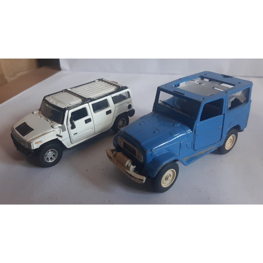 Miniatura Toyota Bandeirante + Jipe Hummer H2 sut - Carrinho de Metal