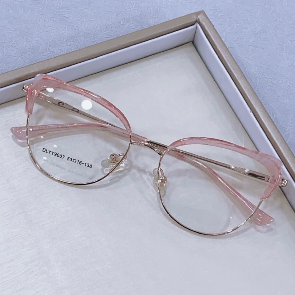 Oculos de armacao com formado diferente