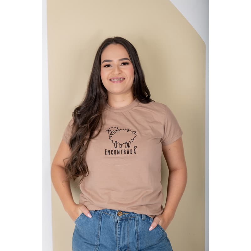 Camiseta Bordada Feminina em Algodão Puro – Moda Cristã, Ovelha Encontrada.