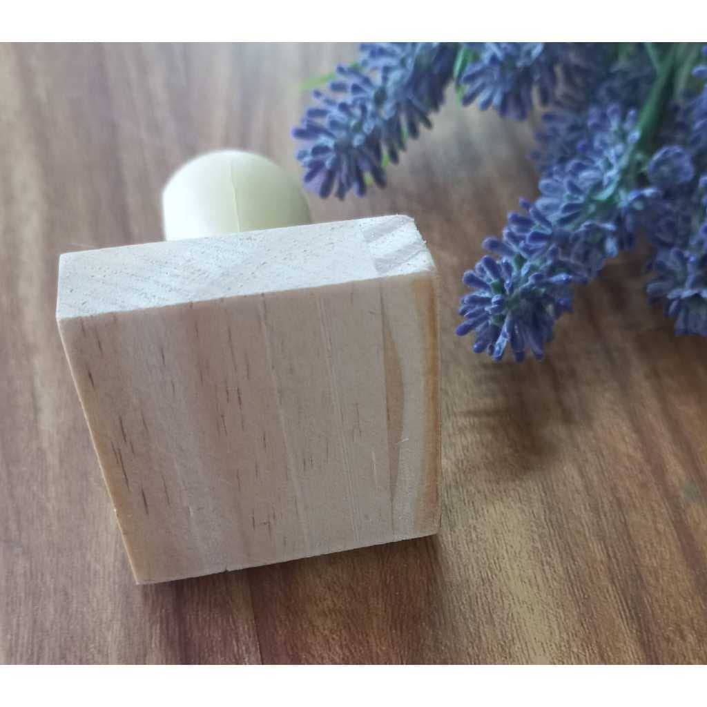 CARIMBO DE MADEIRA PERSONALIZADO 4x4 cm