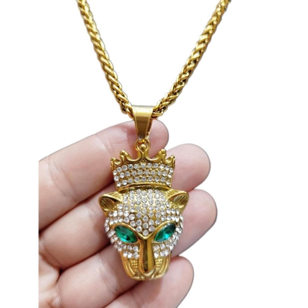 Colar com Pingente de Pantera Coroa Rei Rainha com Olhos Verdes