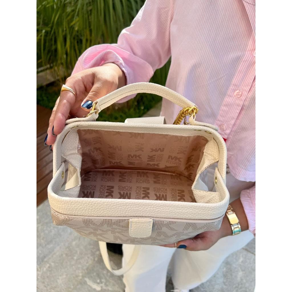 Bolsa bauzinho BEJE E CARAMELO elegante sofisticada  tendência, confeccionada em corino. Primeira Linha