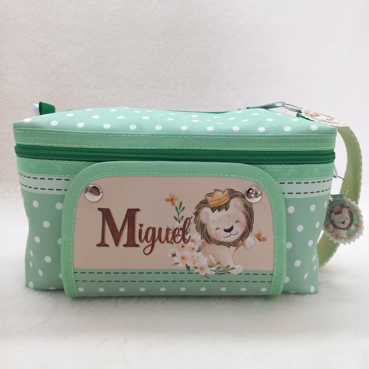 Nécessaire do Bebê - Porta Fraldas e Lenços Umedecidos - Mamãe e Bebê - Tema Leão Poá Verde/Bege