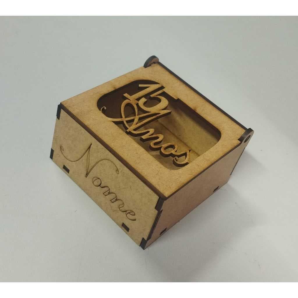 Kit com 50 Caixinhas 15 anos e iniciais/ Abre e Fecha / feito em MDF corte a laser 8 x 8 x 5