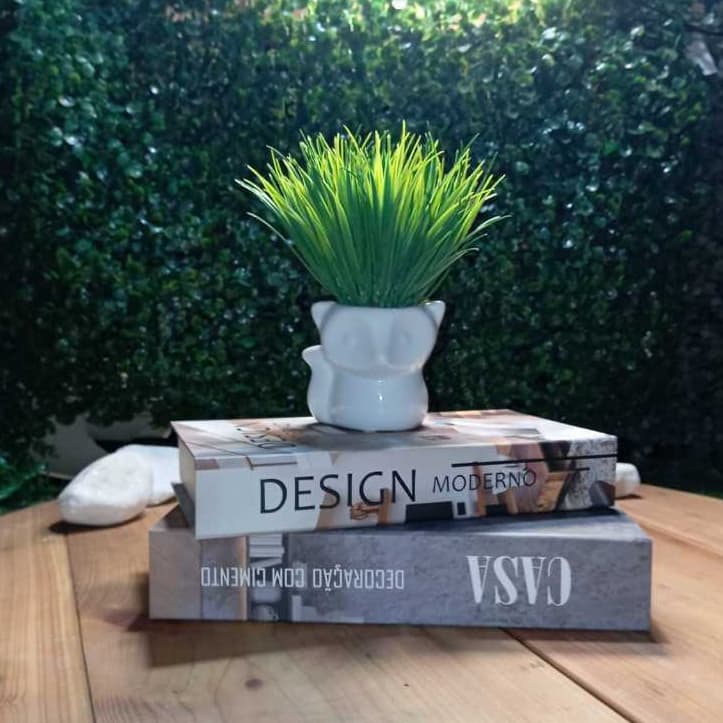 Planta Artificial Verde + Vaso de Cerâmica em Formato de Raposa – Charme e Delicadeza para Sua Decoração