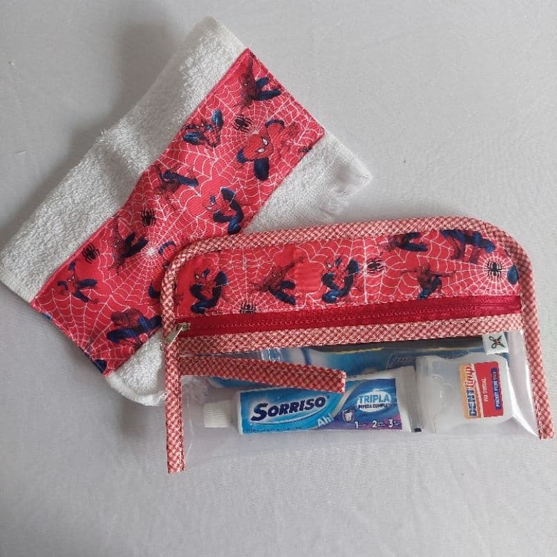 Estojo porta escova de dentes/Nécessáire Higiene Bucal PVC e tecido artesanal - acompanha toalha de mão