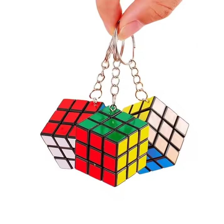 🔥 Mini Chaveiro Cubo Mágico 3x3 – Compacto, Divertido e Estiloso!