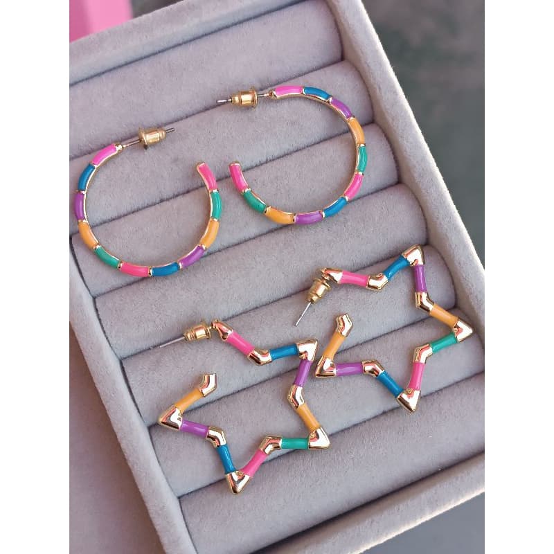 Brinco Argola Coração Dourado Com Resina Colorido para Festas e Carnaval