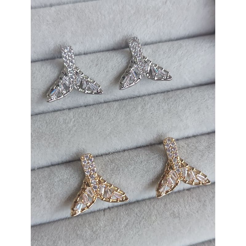 Brincos Calda de Sereia com Zircônia – Minimalismo e Brilho Elegante