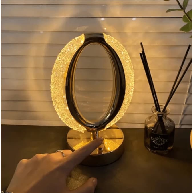 Abajur/ Luminária de Mesa Sofisticada LED Acrílico Dimerizável no Botão - Dourada