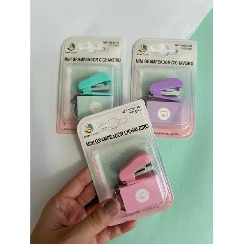 Mini grampeador com chaveiro vem acompanhado de grampos tamanho 10 Cores Sortidas