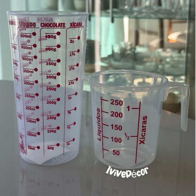 Kit Copo Medidor Plástico 500 ml e Jarra Medidora 250 ml em Plástico Transparente Vermelho