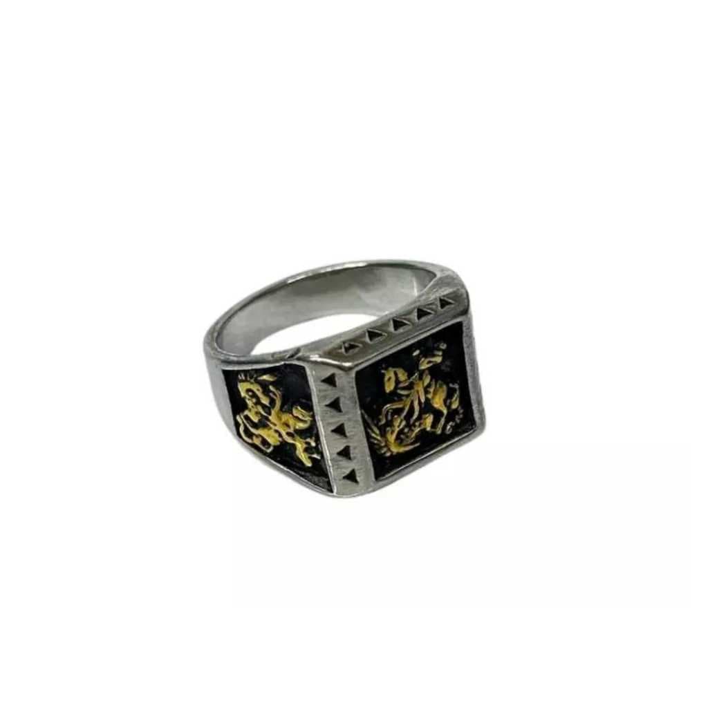 Anel Prateado Quadrado São Jorge Dourado Fundo Preto aço inox