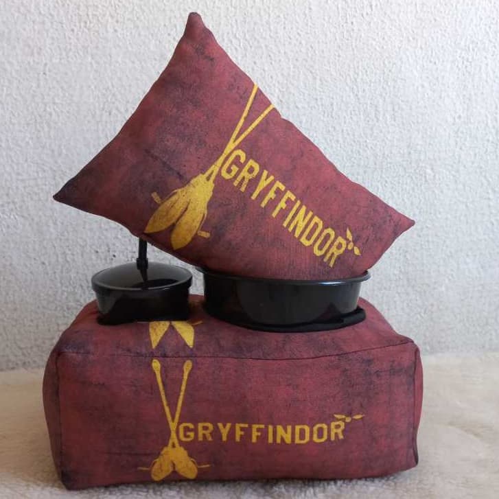 Kit Almofada Porta Pipoca + Almofada 30x20 GRYFFINDOR