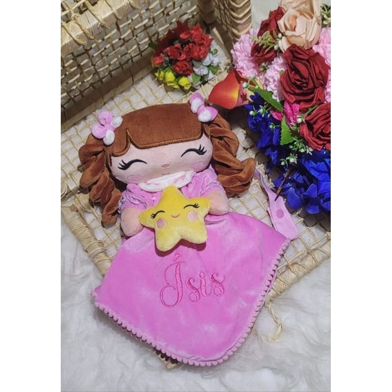naninha cacheada franginha com estrelinha na mão
