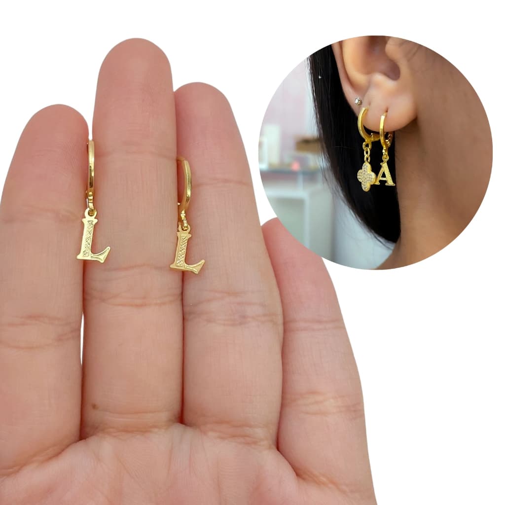 Brincos de Argola Feminino Letra Inicial Minimalista Delicada Banhado em Ouro 18k Anti Alérgico  Acesórios Femininos