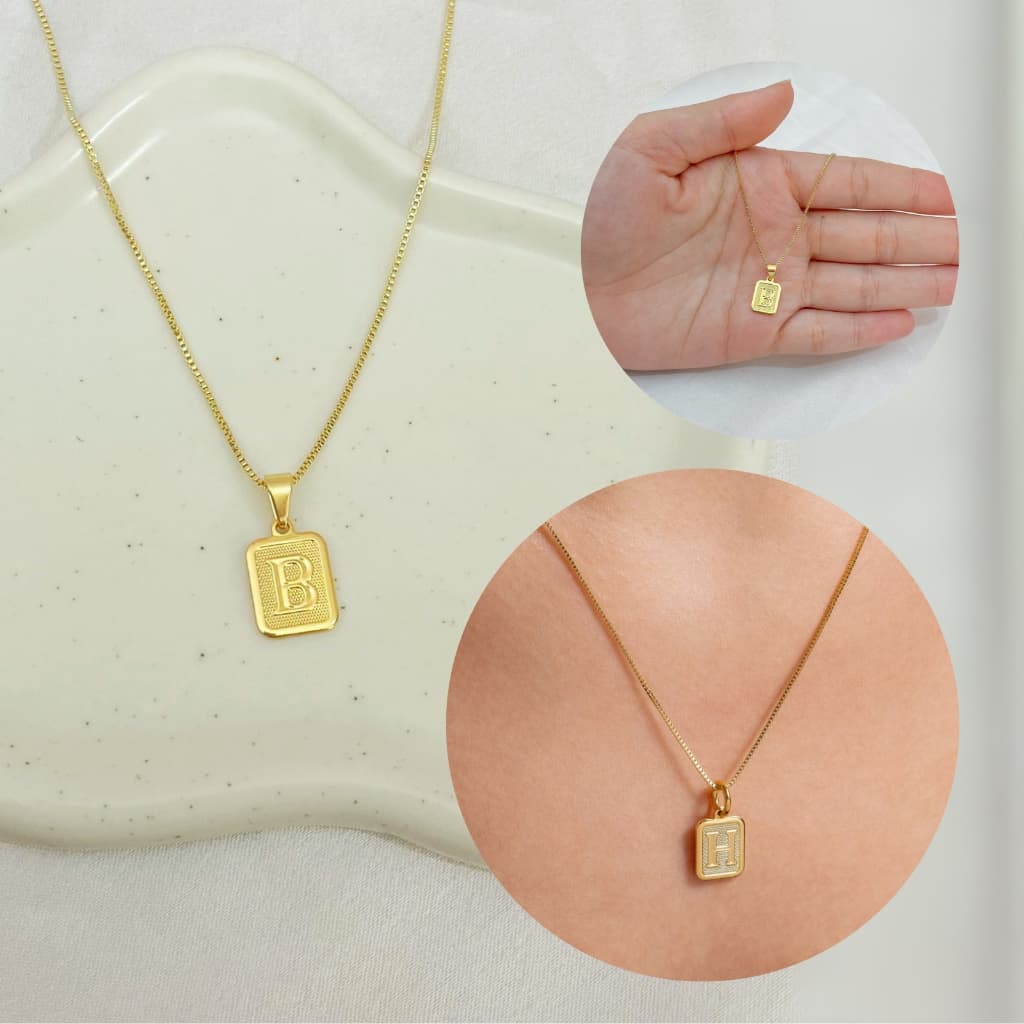 Colar Feminino Letra Inicial Placa Delicada Semi Joia Banhado em Ouro 18k Acessórios Femininos